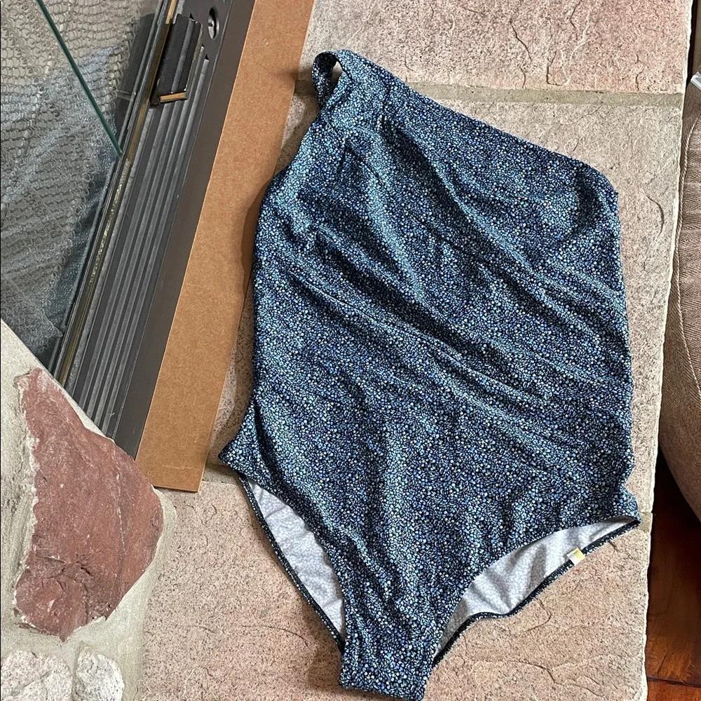 Summersalt  The Sidestroke One-Shoulder Swimsuit - Picture 2 of 10